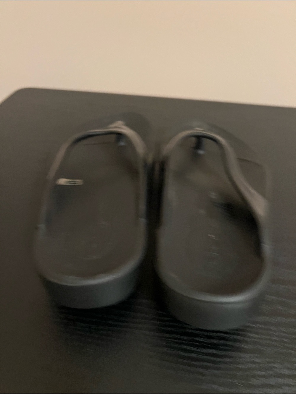 OOFOS SIZE 7/38 W/38 BLACK OOmegaTHONG PLATFORM FLIP FLOP SANDALS - Picture 4 of 5